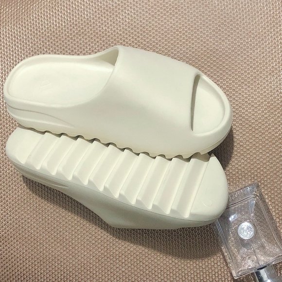 Slide Pure slides size 11